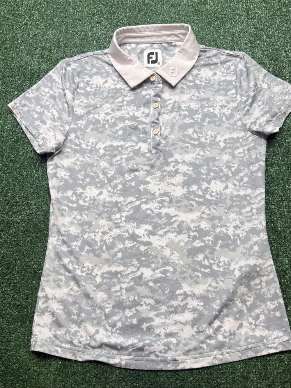 FootJoy Women's Short Sleeve Polo in Light Gray Camo with White Collar - Picture 3 of 6